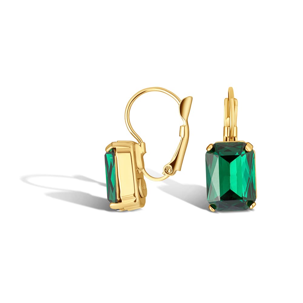 Clean white-background packshot of jewellery showing even, controlled reflections suitable for ecommerce listings